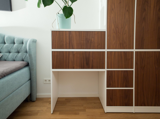 Whitey-brown wall cabinet