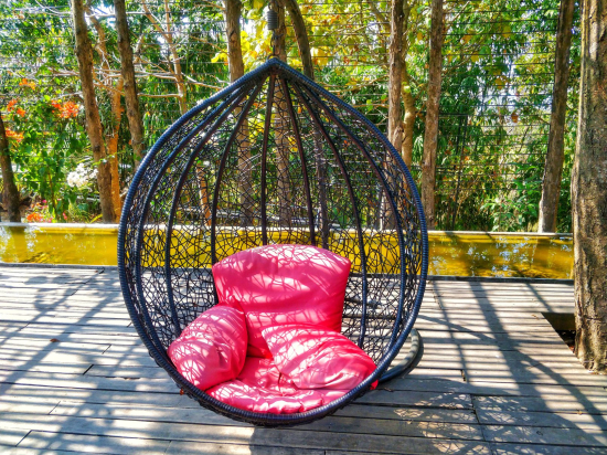 Hanging chair with pillows set