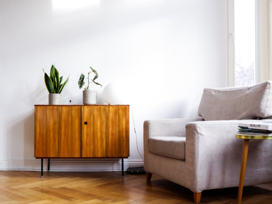 Retro-style commode