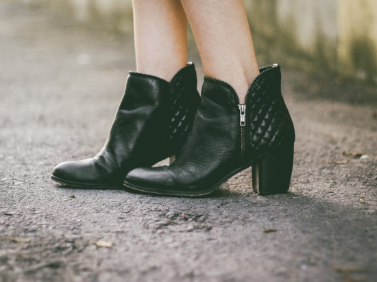 Leather boots with a zipper