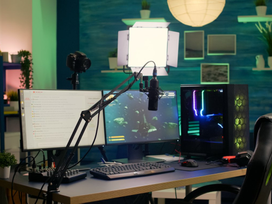 BetterGG microphone with stand