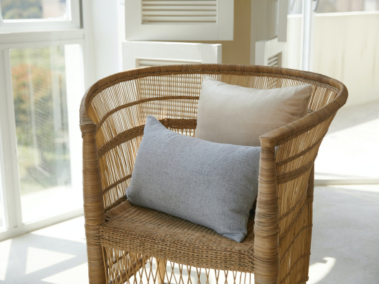 A wicker lounge suite