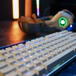 BetterGG white mechanical keyboard